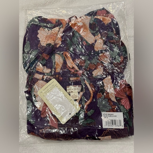 NWT Band Of Gypsies Tops Band Of The Free Smocked Crop Top Floral Print Medium - Picture 4 of 5